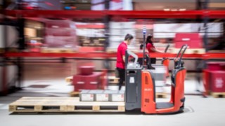 Linde forklifts in action at the World of Material Handling. 