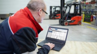 Linde employees during on-site analysis Linde employees during on-site analysis