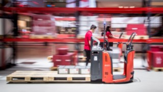 Linde Stapler im Einsatz bei der World of Material Handling.