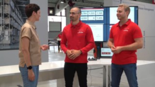 Kimsy von Reischach talking to Claudio D'Arcangelo and Christoph Hock.