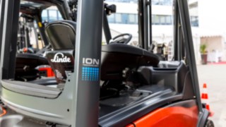 Linde Truck with Li-ION Linde Truck with Li-ION